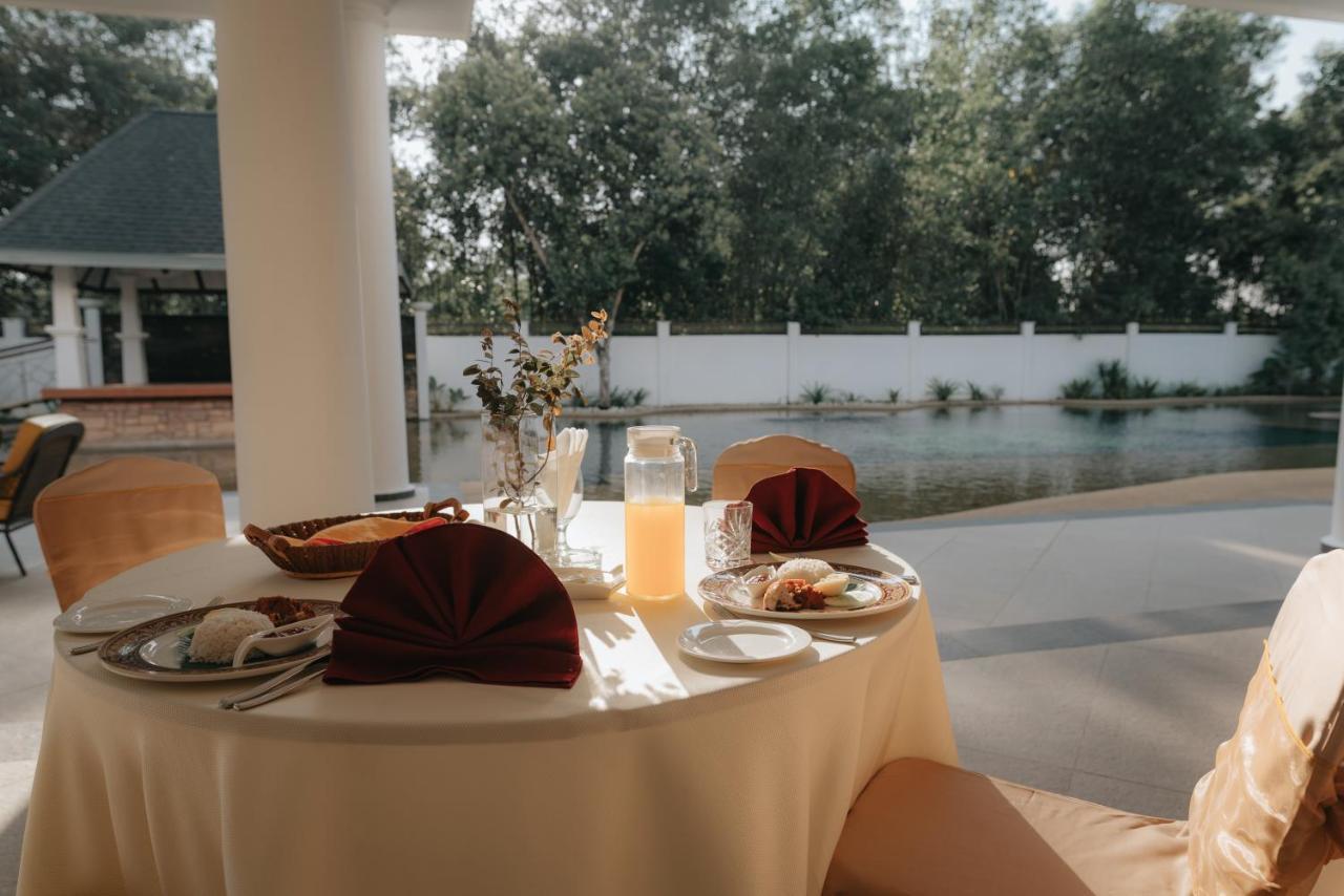 The Kahaani Hotell Ayer Keroh Exteriör bild
