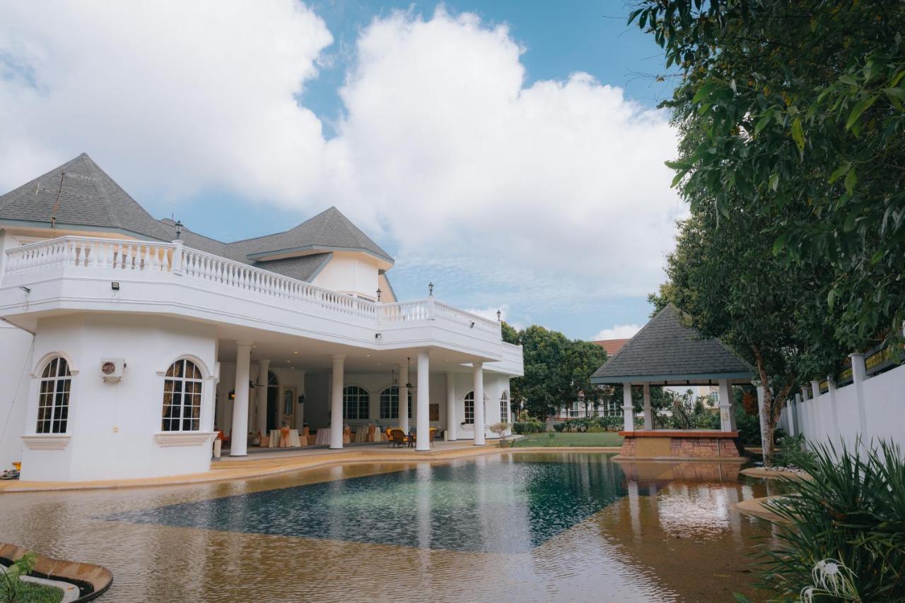 The Kahaani Hotell Ayer Keroh Exteriör bild